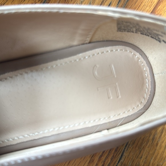 NWOT JF Taupe Loafers with Silver Chain Detail 7.5 - Picture 5 of 7